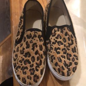 Fur on leopard shoes